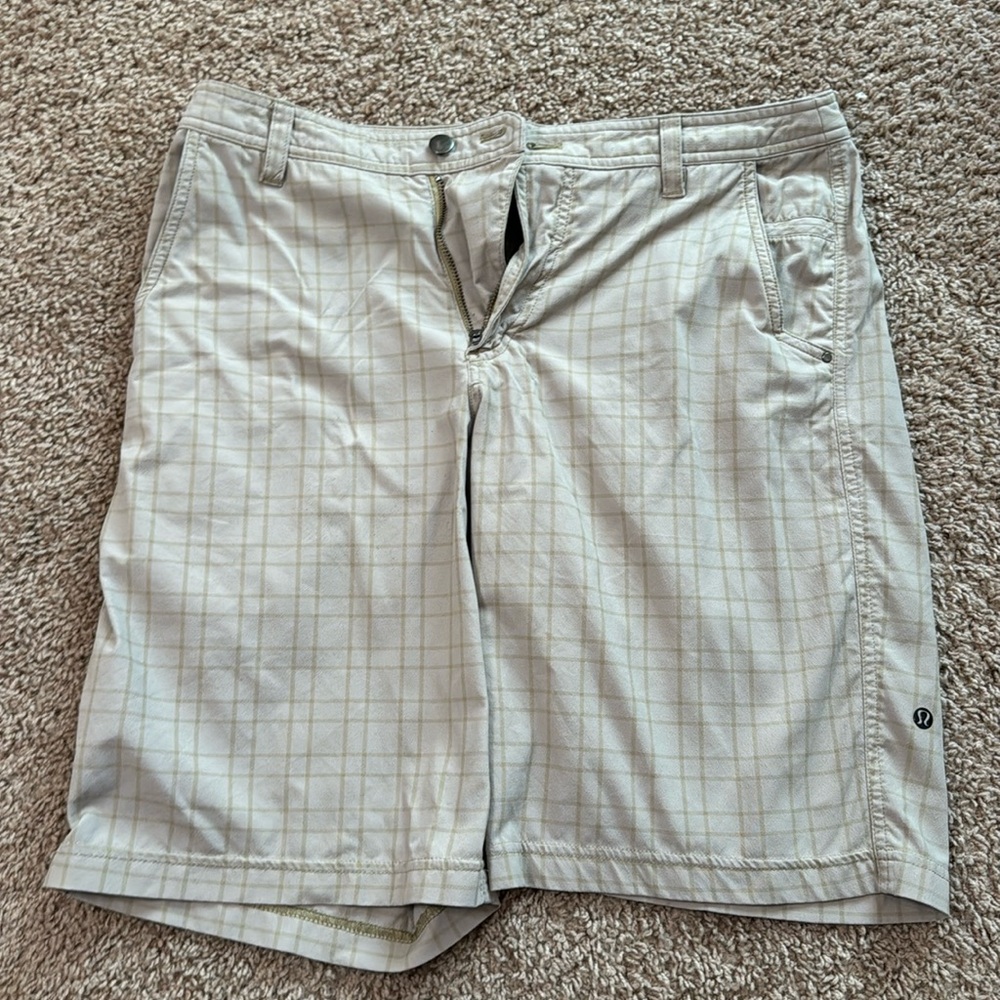Lululemon Mens 34 Shorts